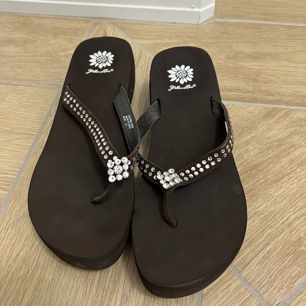 Yellow box sandals